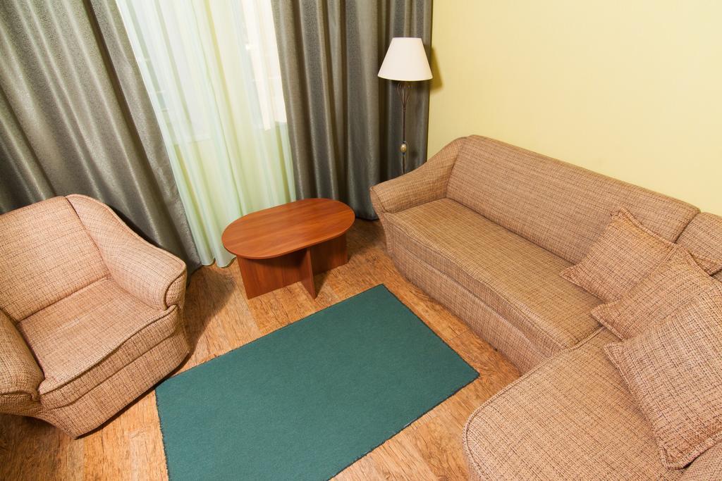 Mini-Hotel On Geroiv Energetykiv Street 18 키예프 외부 사진